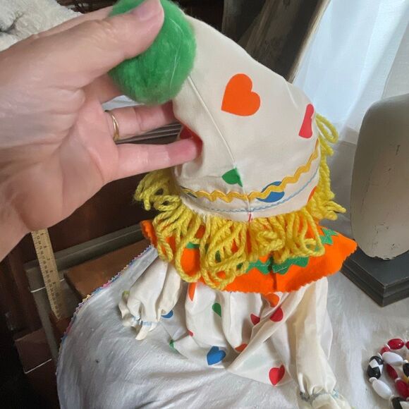 Vintage smiling happy sitting clown toy - Picture 7 of 13